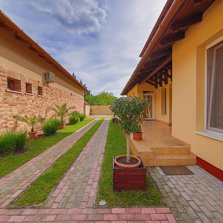 Kalvin Utcai Apartmanok Hajdúszoboszló المظهر الخارجي الصورة