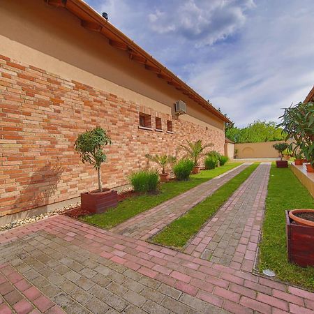 Kalvin Utcai Apartmanok Hajdúszoboszló المظهر الخارجي الصورة