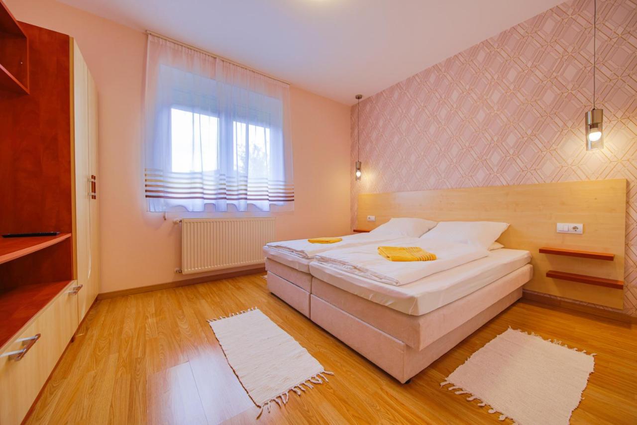 Kalvin Utcai Apartmanok Hajdúszoboszló المظهر الخارجي الصورة